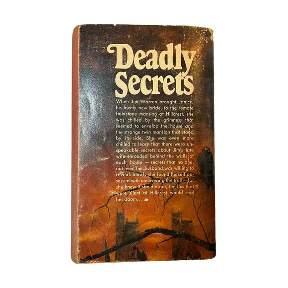 Evil At Hillcrest by Julie Ellis 1971 First Printing Avon Books Paperback Gothic - Picture 3 of 8